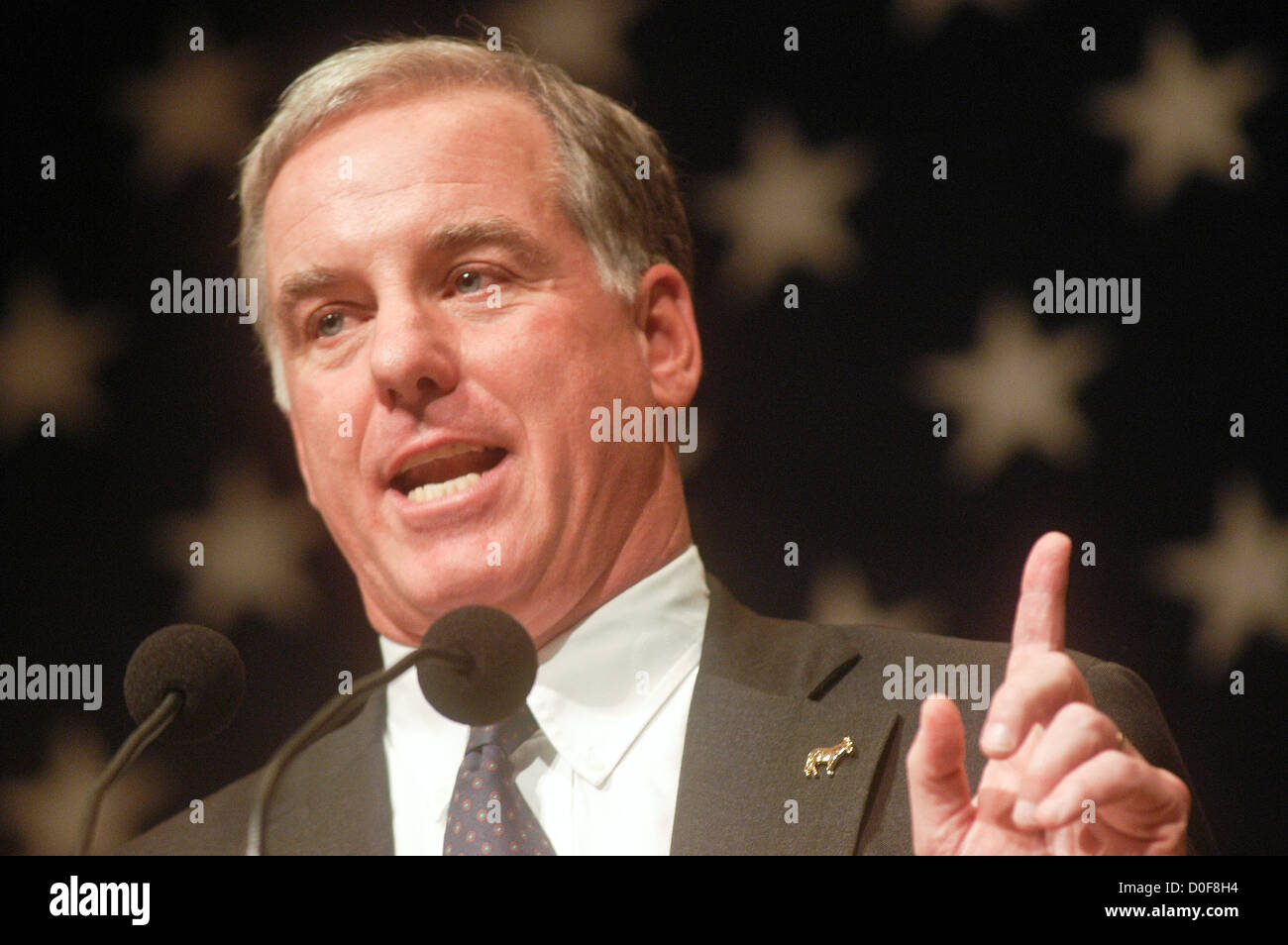 Howard Dean speaking in the Great Hall at Cooper Union ©Stacy Walsh