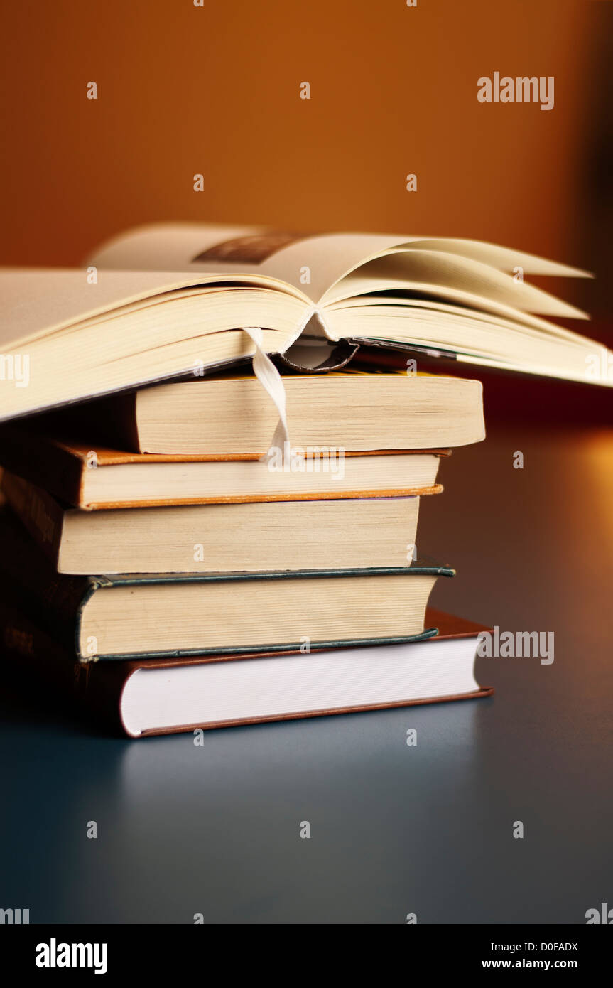 Pile of books hi-res stock photography and images - Alamy