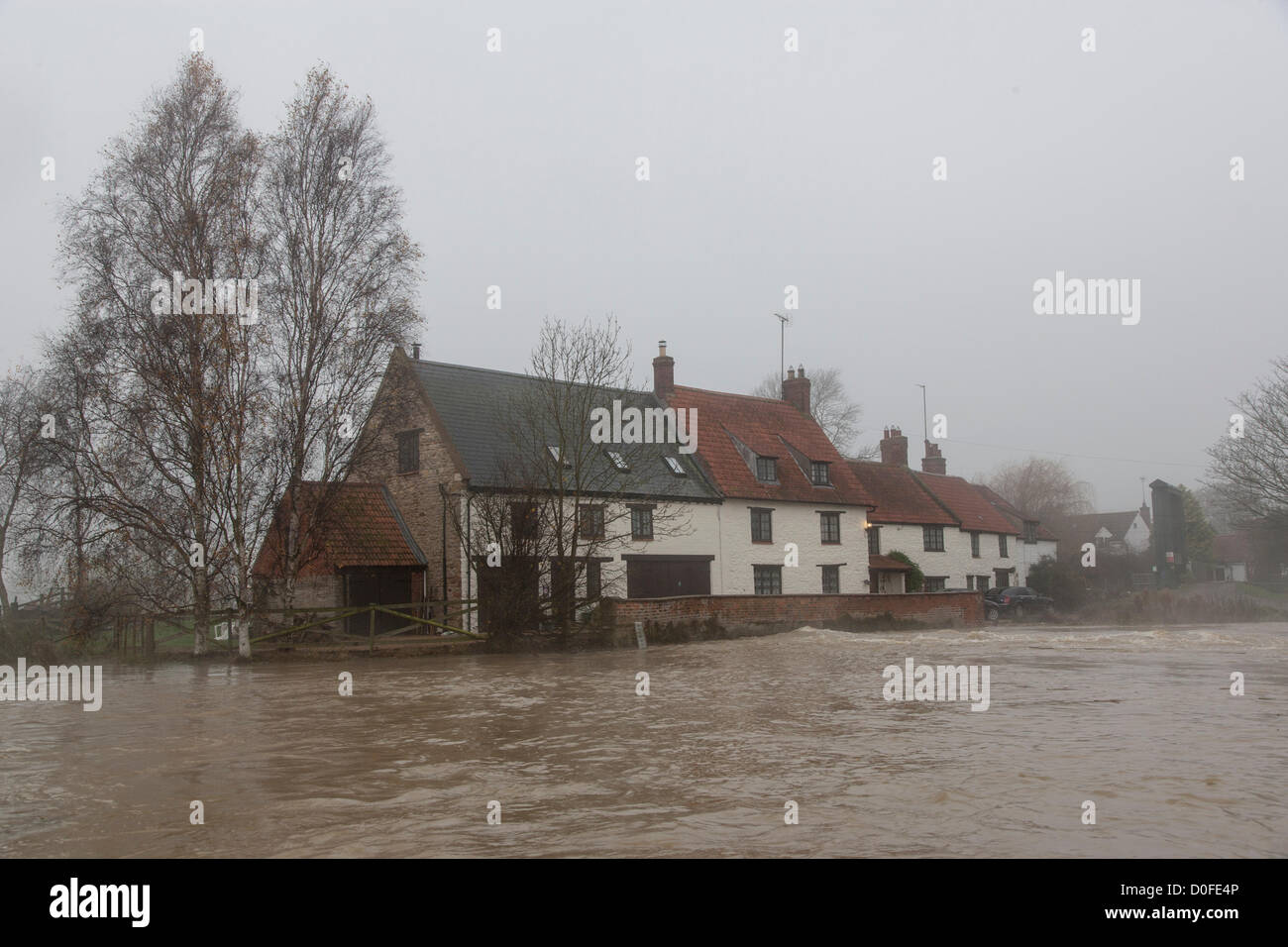 2012-11-24 Hardwater MIll, Hardwater Road, Great Doddington Northamptonshire UK. water rising through the floors one resident reported this morning, as the river Nene overflows. Stock Photo