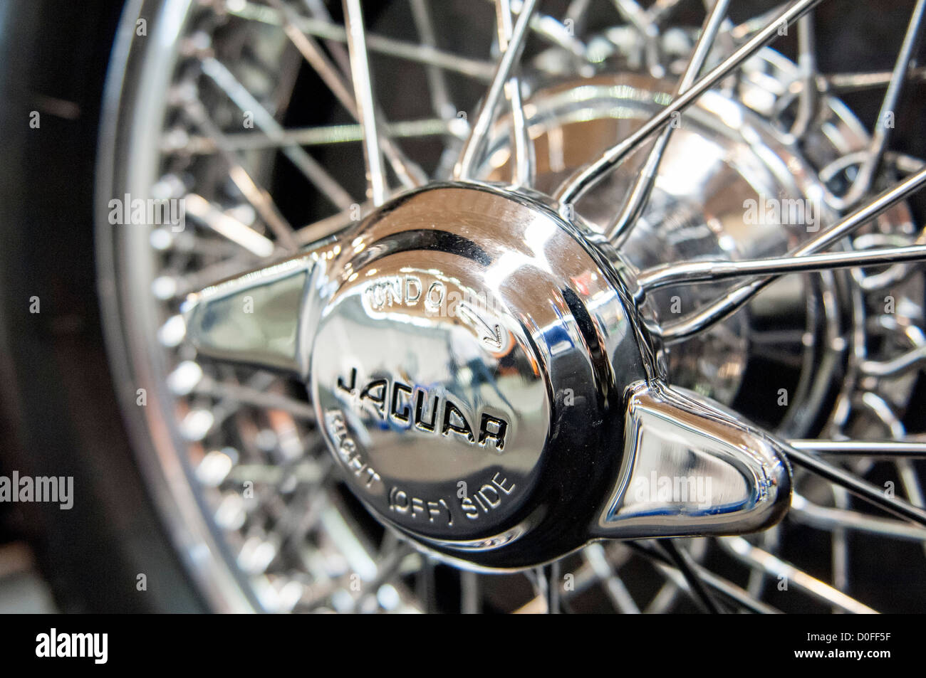 Wire Wheel With Spinner Of A Classic Jaguar Car Stock Photo Alamy