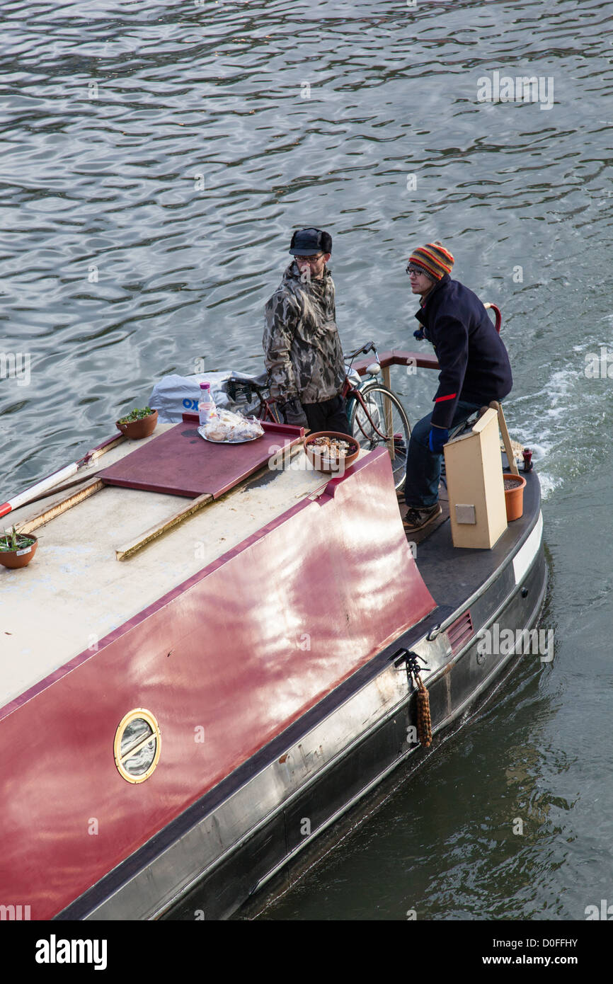 Steering a narrow boat hi-res stock photography and images - Alamy