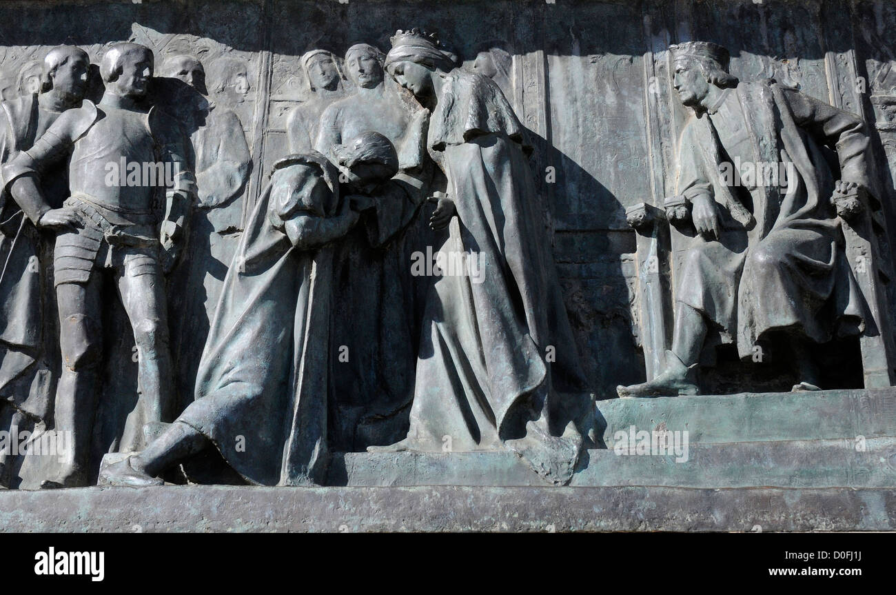 basrelief showing Christopher Columbus with King Ferdinand & Queen