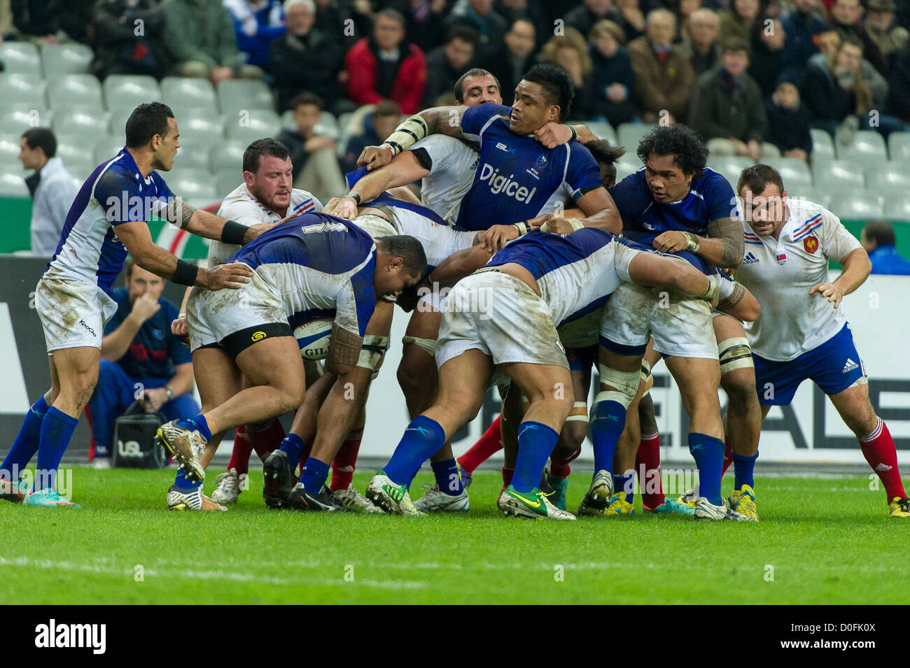 2012-11-24. Saint Denis (France). Rugby test match France (22) vs Samoa (14). Sakaria Taulafo (Samoa) carries the bal during a maul. Photo Frédéric Augendre Stock Photo