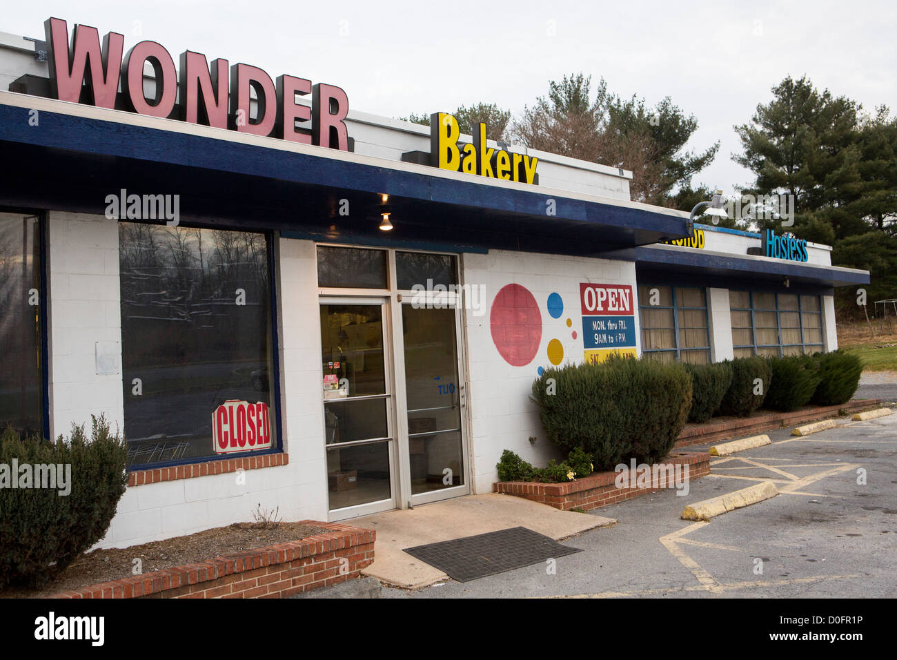 A closed Hostess bakery outlet store Stock Photo Alamy