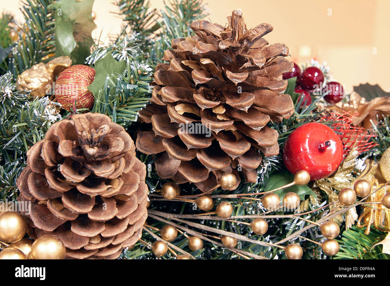 Christmas Tree Garland Decoration with Pine Cones and Artificial