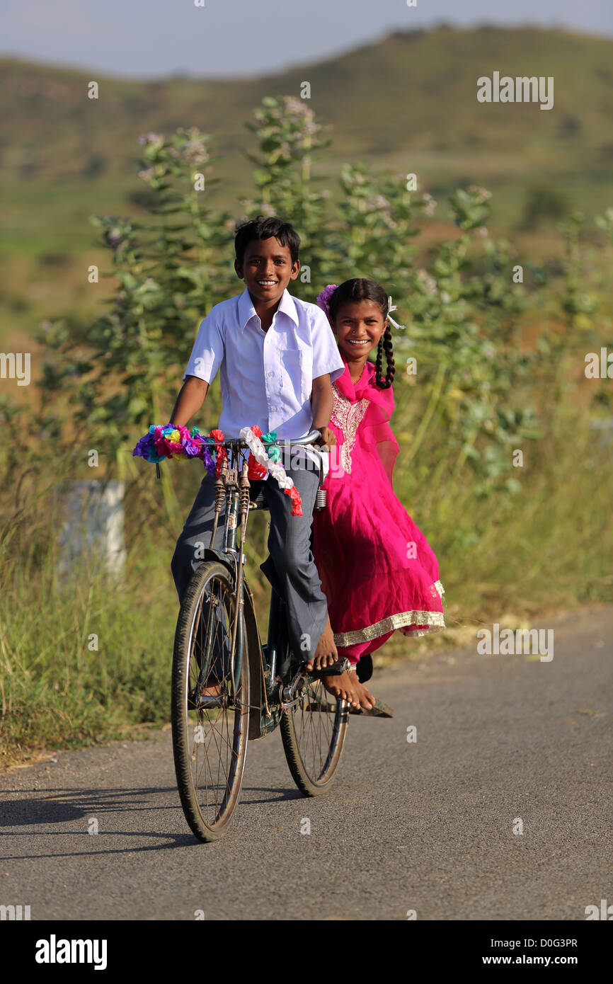 Girl and boy clearance cycle