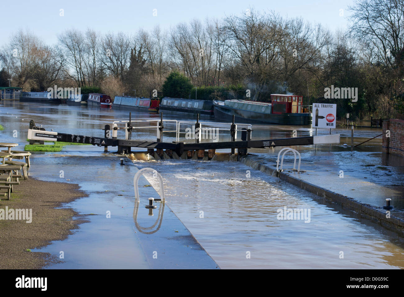 Mountsorrel, Leicestershire, UK. 25th Nov, 2012.   Floods at Mountsorrel locks in Mountsorrel, Leicestershire. Credit: SCFotos/ Alamy Live News Stock Photo
