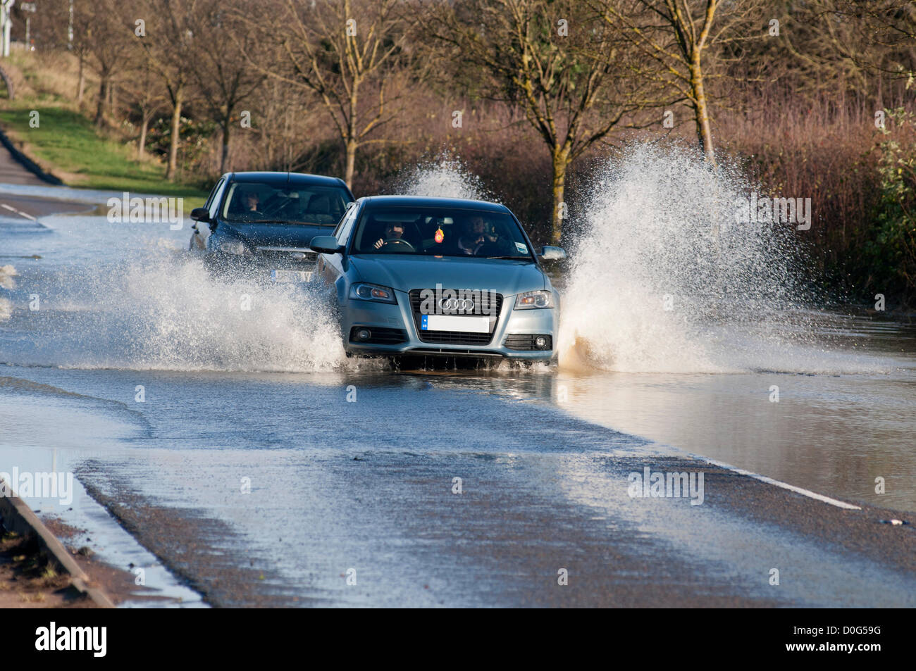 Mountsorrel, Leicestershire, UK. 25th Nov, 2012.   Cars drive through the Floods in Mountsorrel, Leicestershire. Credit: SCFotos/ Alamy Live News Stock Photo