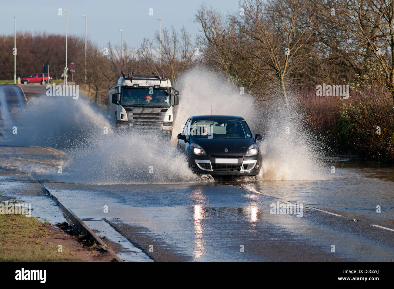 Mountsorrel, Leicestershire, UK. 25th Nov, 2012.   Traffic drives through the Floods in Mountsorrel, Leicestershire.  Credit: SCFotos/ Alamy Live News Stock Photo