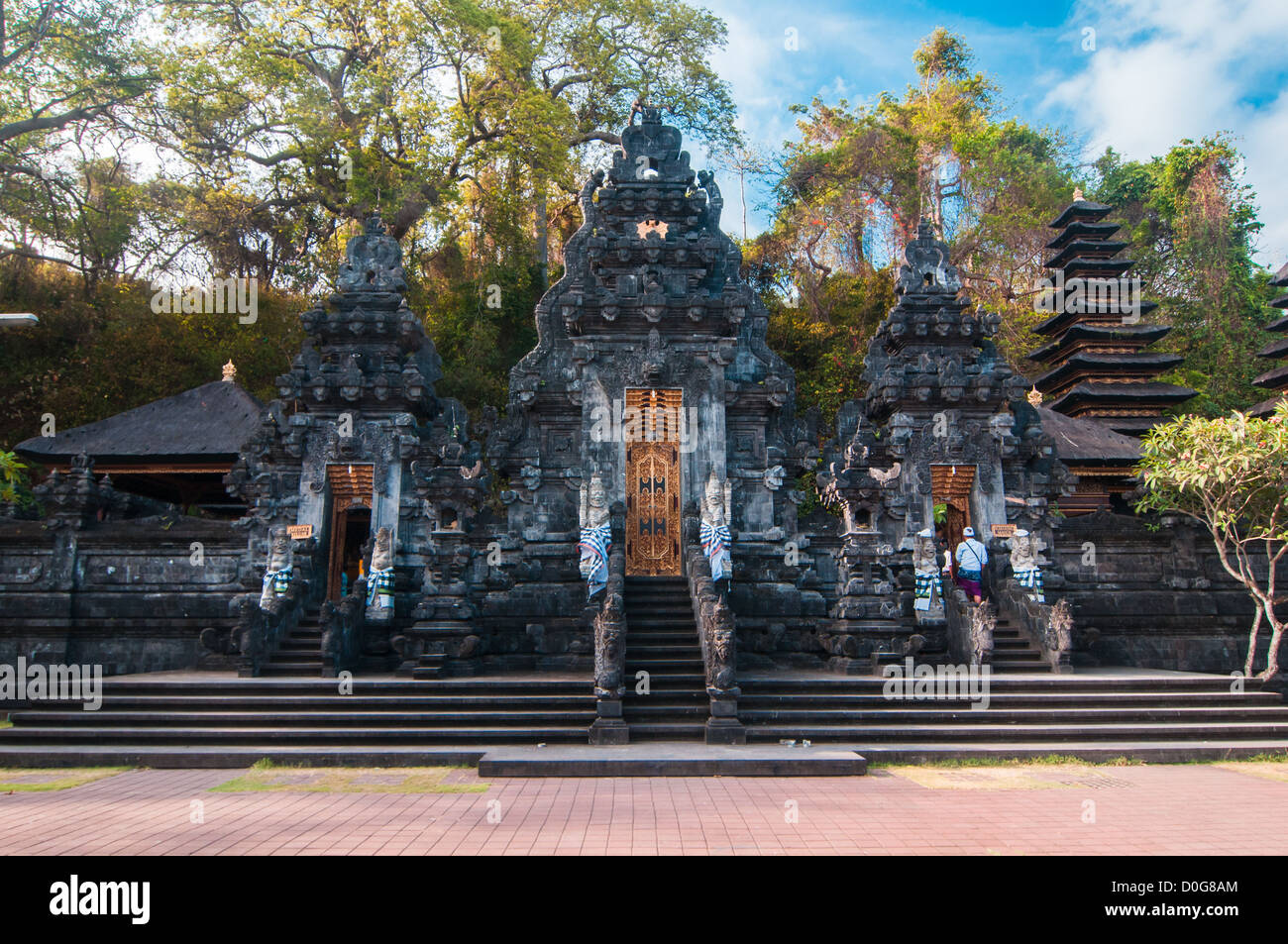 Sangriento Eslovenia Rodeado Traditional balinese temple - bat temple Goa Lawah, Bali, Indonesia Stock  Photo - Alamy