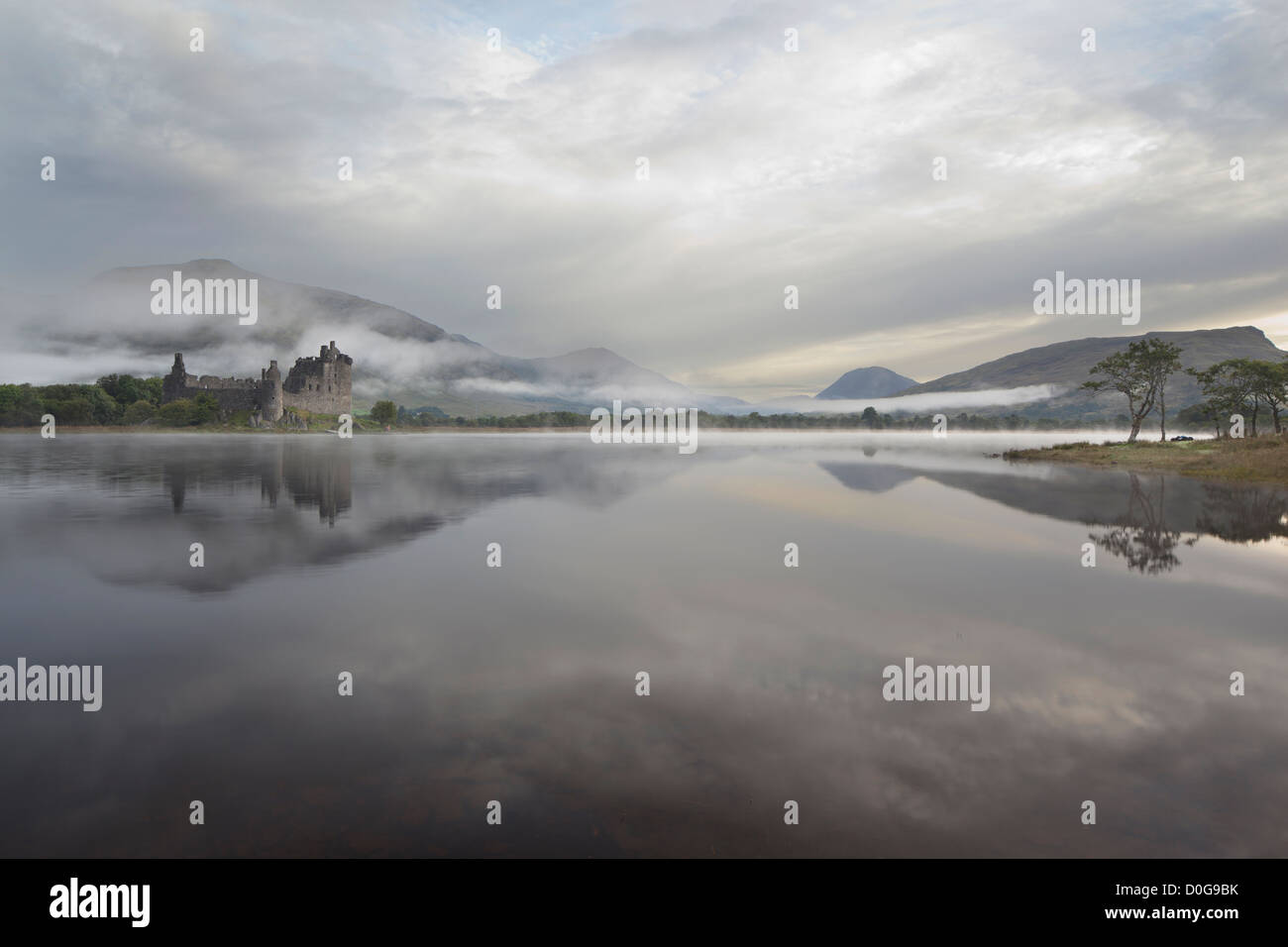 Kilchurn Castle and Loch Awe in damp misty weather conditions, Argyll, Highlands, Scotland, UK Stock Photo
