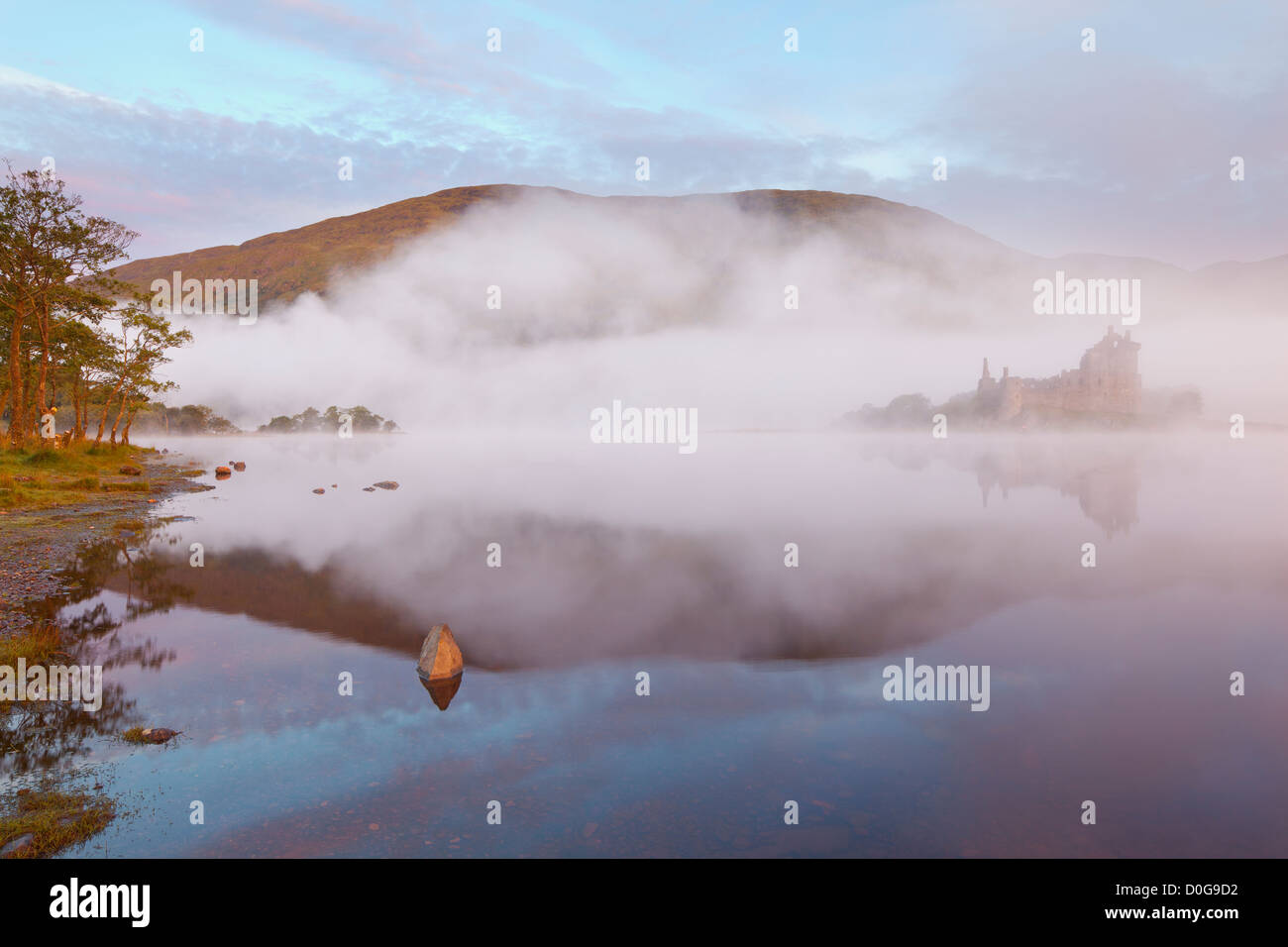 Misty sunrise with a view over Loch Awe to the ruins of Kilchurn Castle, Argyll, The HIghlands, Scotland, UK Stock Photo
