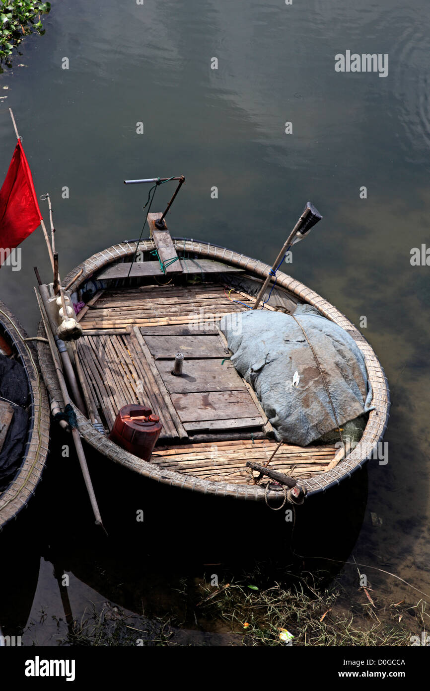 Coracle fishing boat on river, Hoi An, Vietnam Stock Photo - Alamy