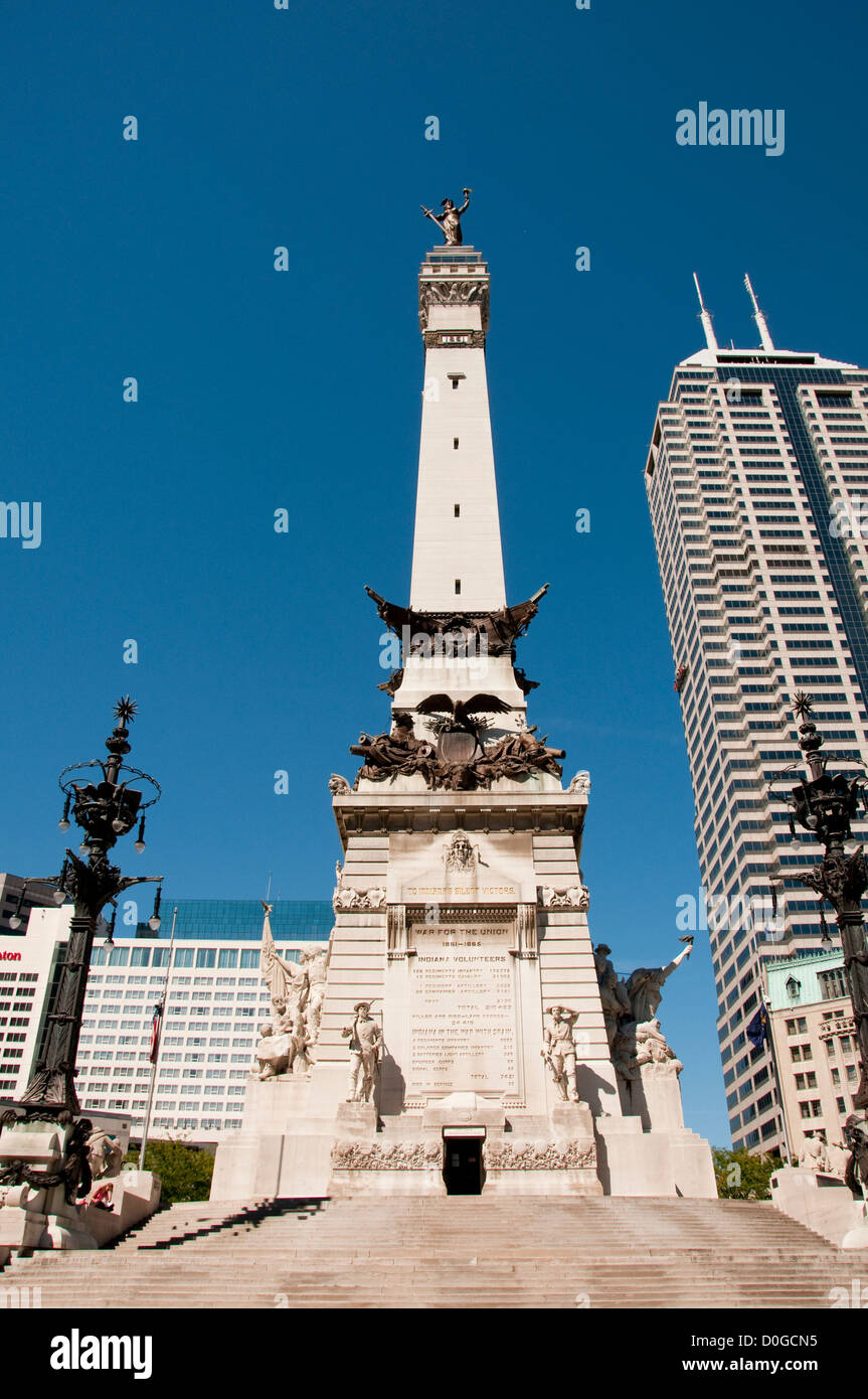 Indiana Soldiers and Sailors Monument Postcard Traffic Circle Indianapolis 