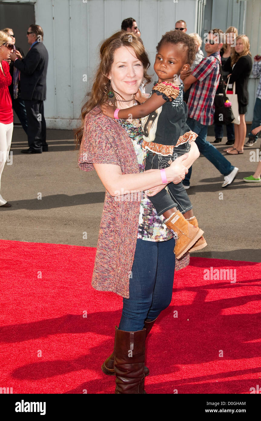 Joely Fisher and Family Arts Loving Families Gather at Express Yourself Barker Hangar at the Santa Monica Airport Los Angeles, Stock Photo