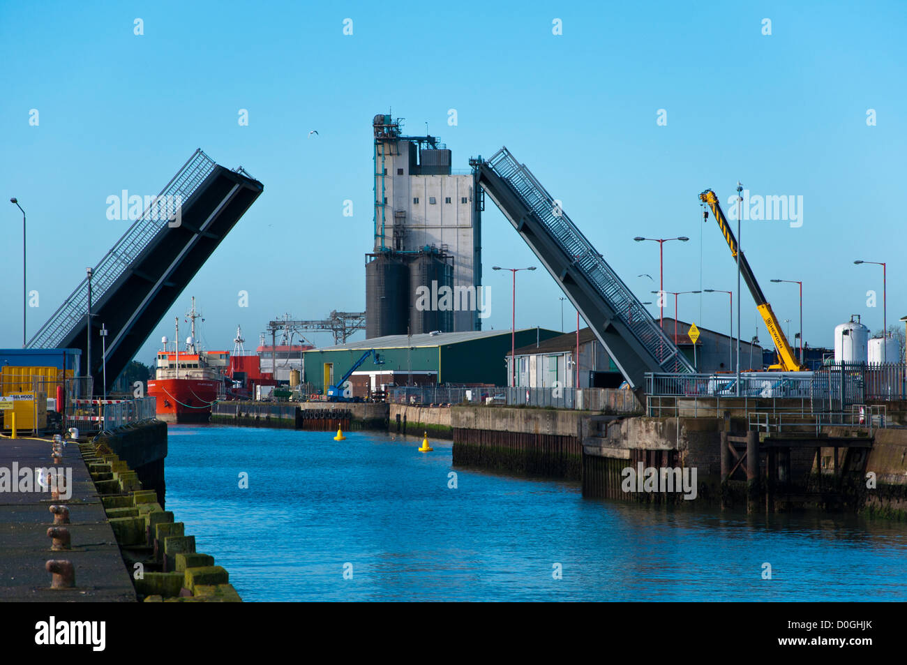 Bascule Bridge opening into the port of Lowestoft Stock Photo Alamy