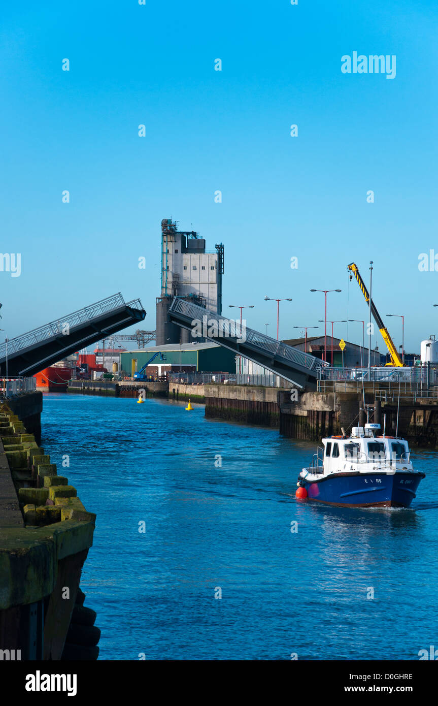 Bascule Bridge closing into the port of Lowestoft Stock Photo Alamy