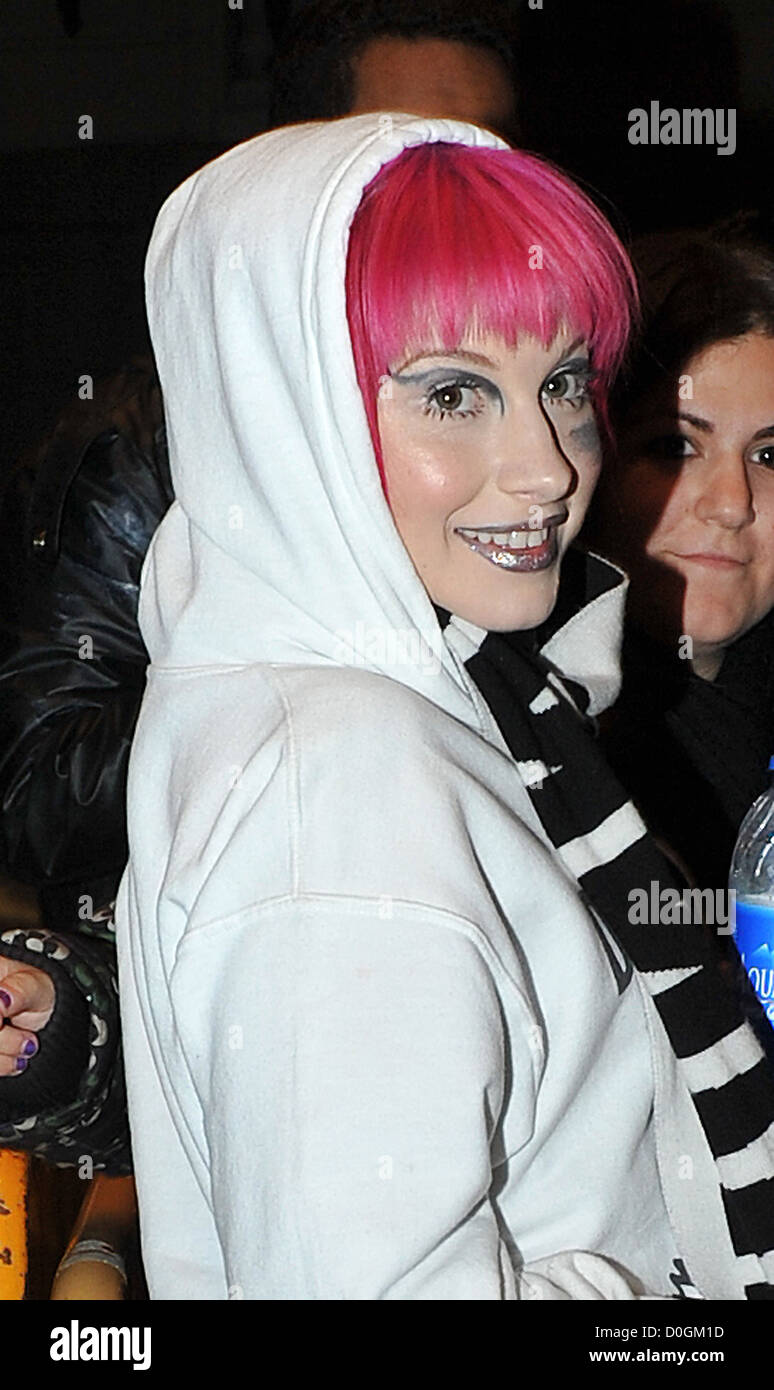 Hayley Williams of Paramore arriving back at her hotel at 4am after the  2010 MTV European Music Awards Madrid, Spain - 08.11.10 Stock Photo - Alamy