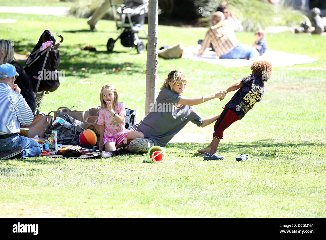 Heidi Klum, her father Gunther and children Leni and Johan Riley enjoy