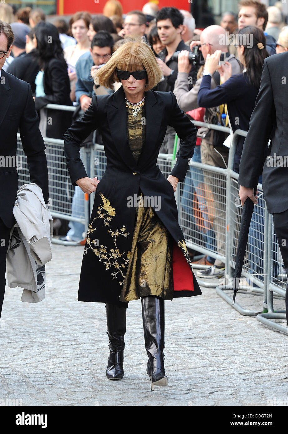 Anna Wintour London Fashion Week - Alexander McQueen memorial service held  at St Paul's Cathedral - Arrivals London, England Stock Photo - Alamy