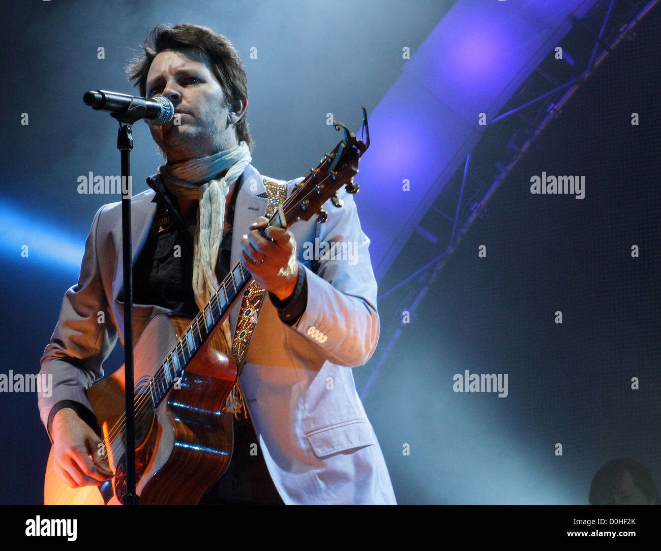 Bernard Fanning of Powderfinger performing live Adelaide, Australia
