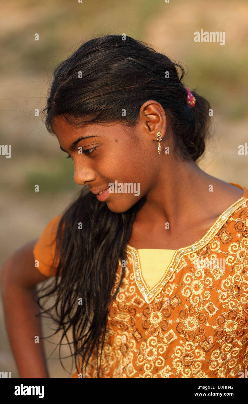Indian girl portrait profile hi-res stock photography and images - Alamy