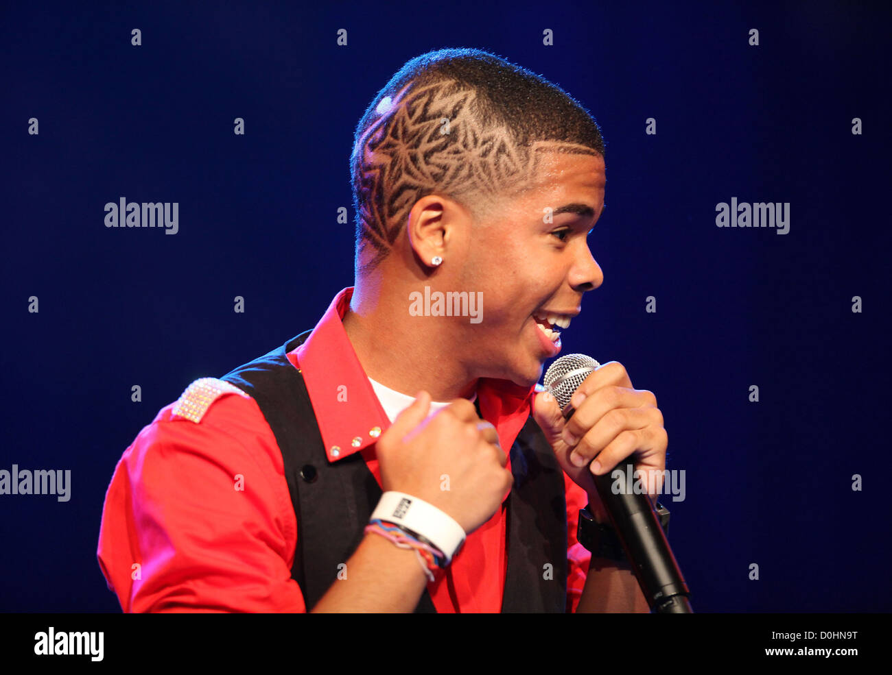 Aaron Fresh Island Def Jam Rocks Times Square for Children's Miracle ...
