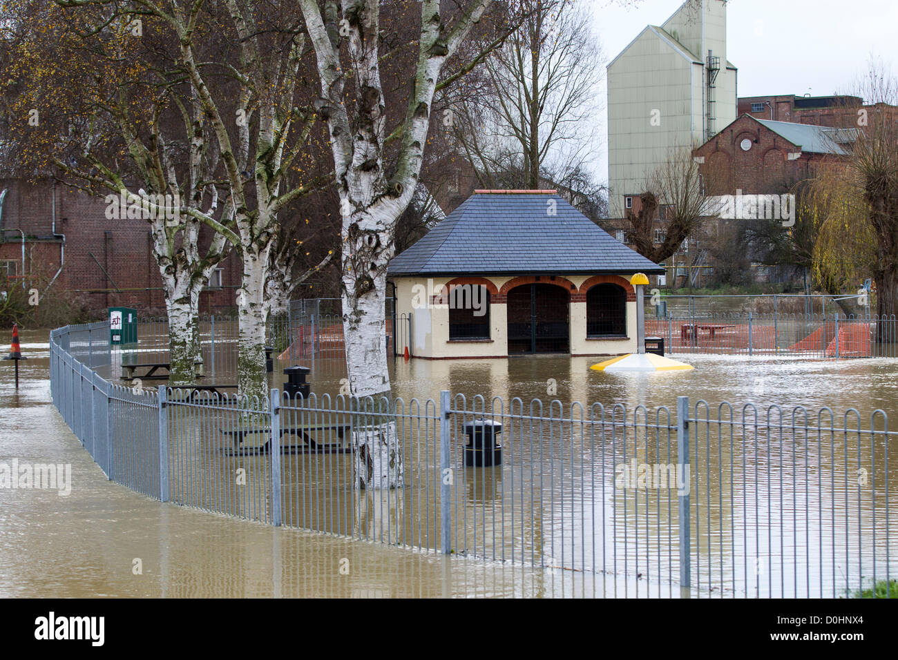 Wellingborough, Northamptonshire, UK. 26th Nov, 2012. Flooding along