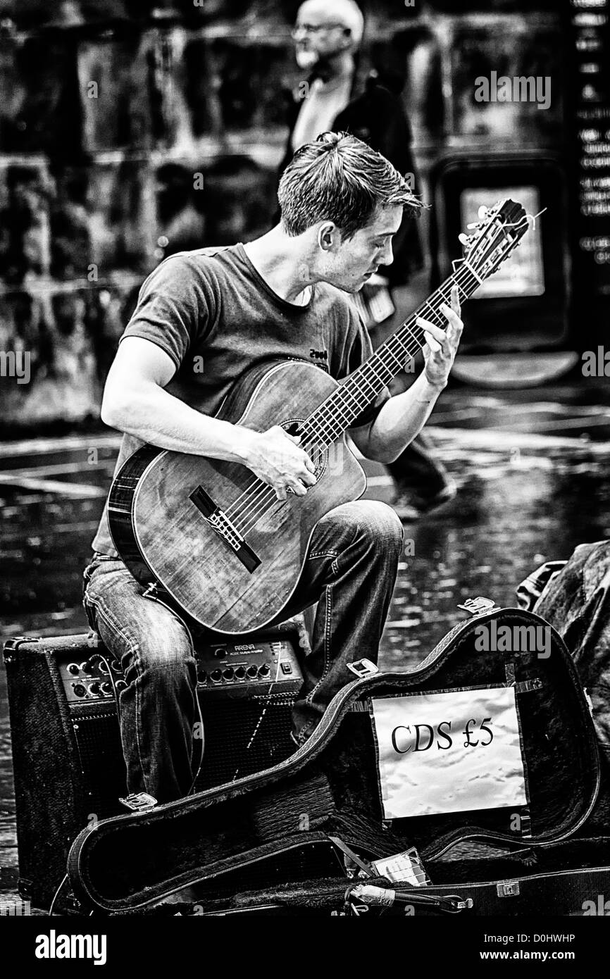 Edinburgh fringe festival Black and White Stock Photos & Images Alamy