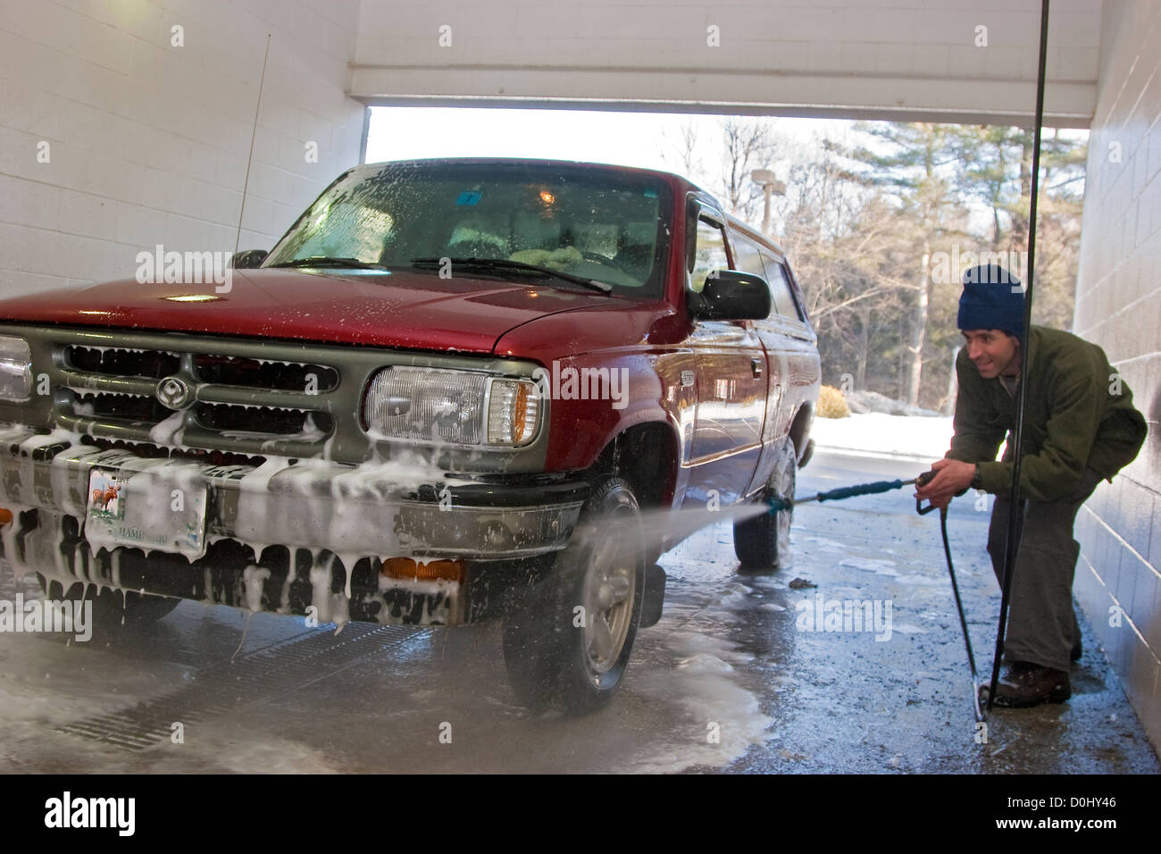 Cleaning the extreme dirty Back of a MAN TGE Truck with CARPRO Product