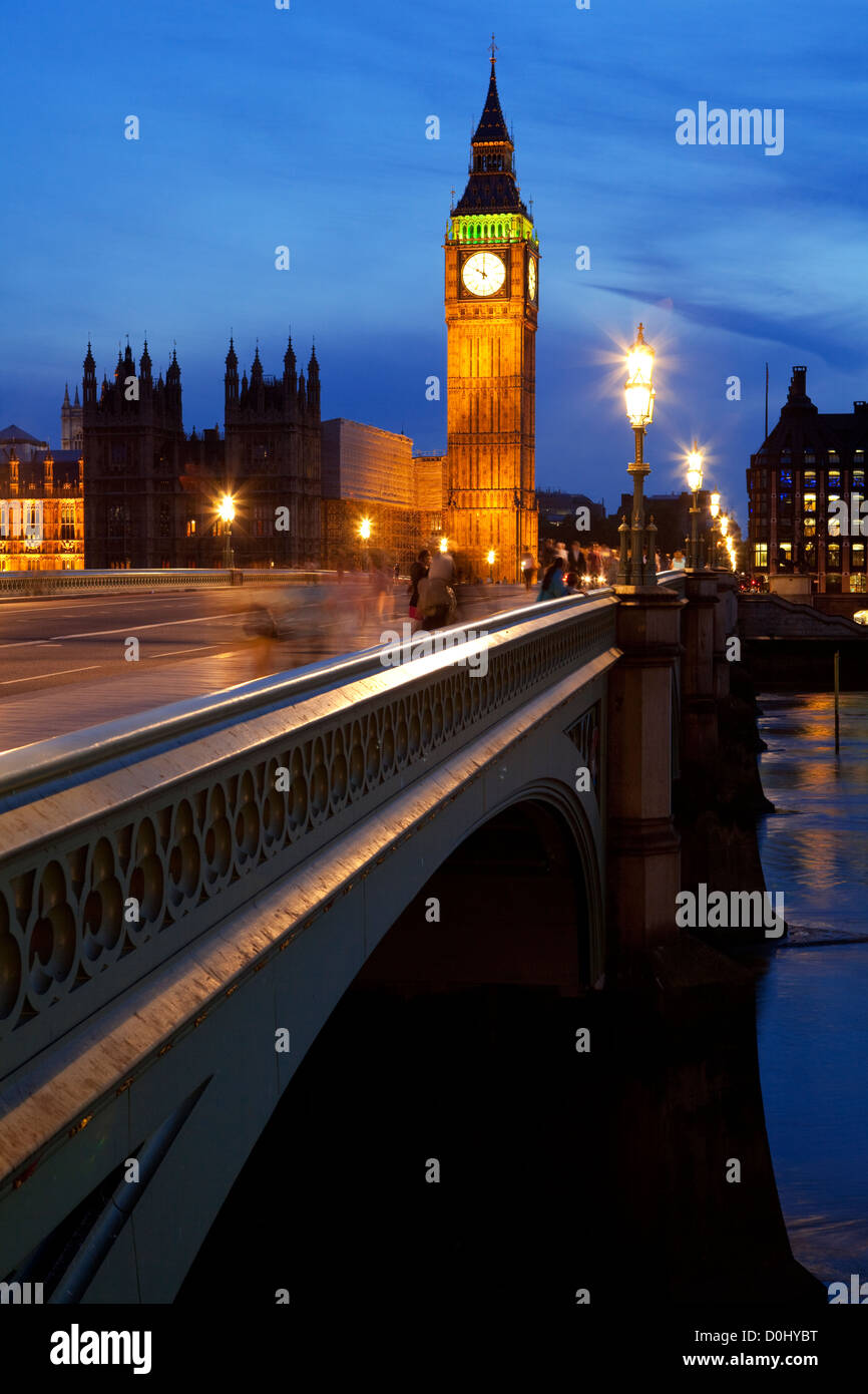 A Night View Across Westminster Bridge With Big Ben In The Distance Stock Photo Alamy A Night View Across Westminster Bridge With Big Ben In The Distance Stock Photo Alamy