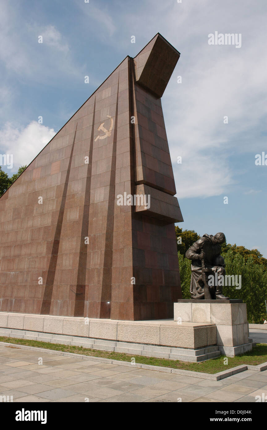Germany. Berlin. The Soviet Cenotaph in Treptower Park (1949). Central portal. By Russian architect Yakov Belopolsky. Stock Photo