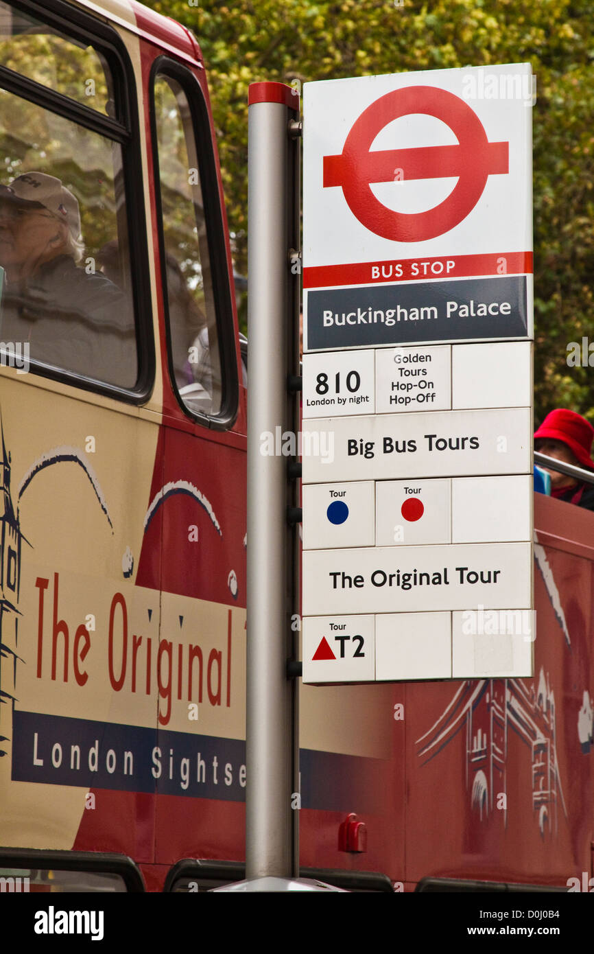 Buckingham palace bus stop Stock Photo Alamy