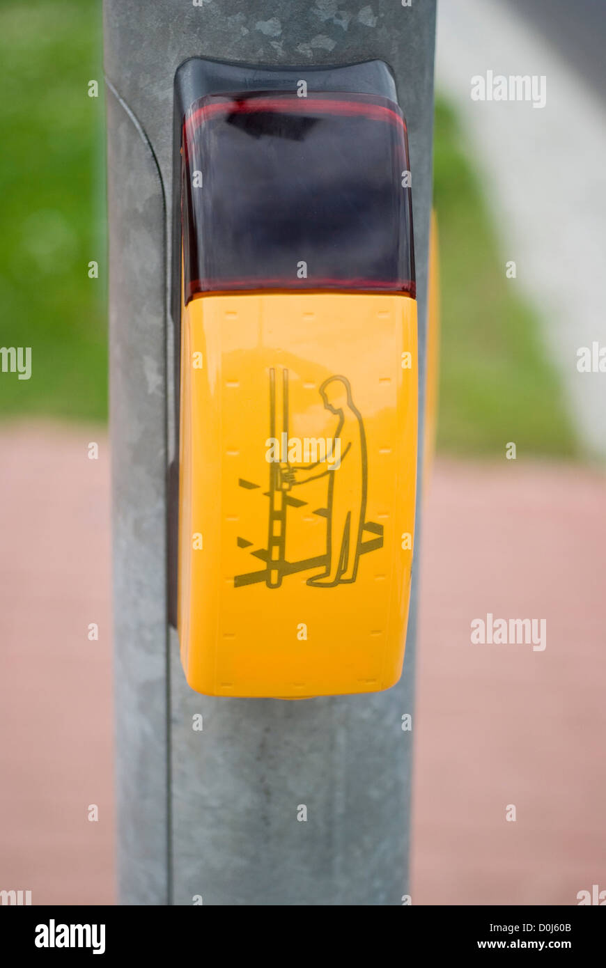 Push Button Wait Push button wait signs hi-res stock photography and images - Alamy