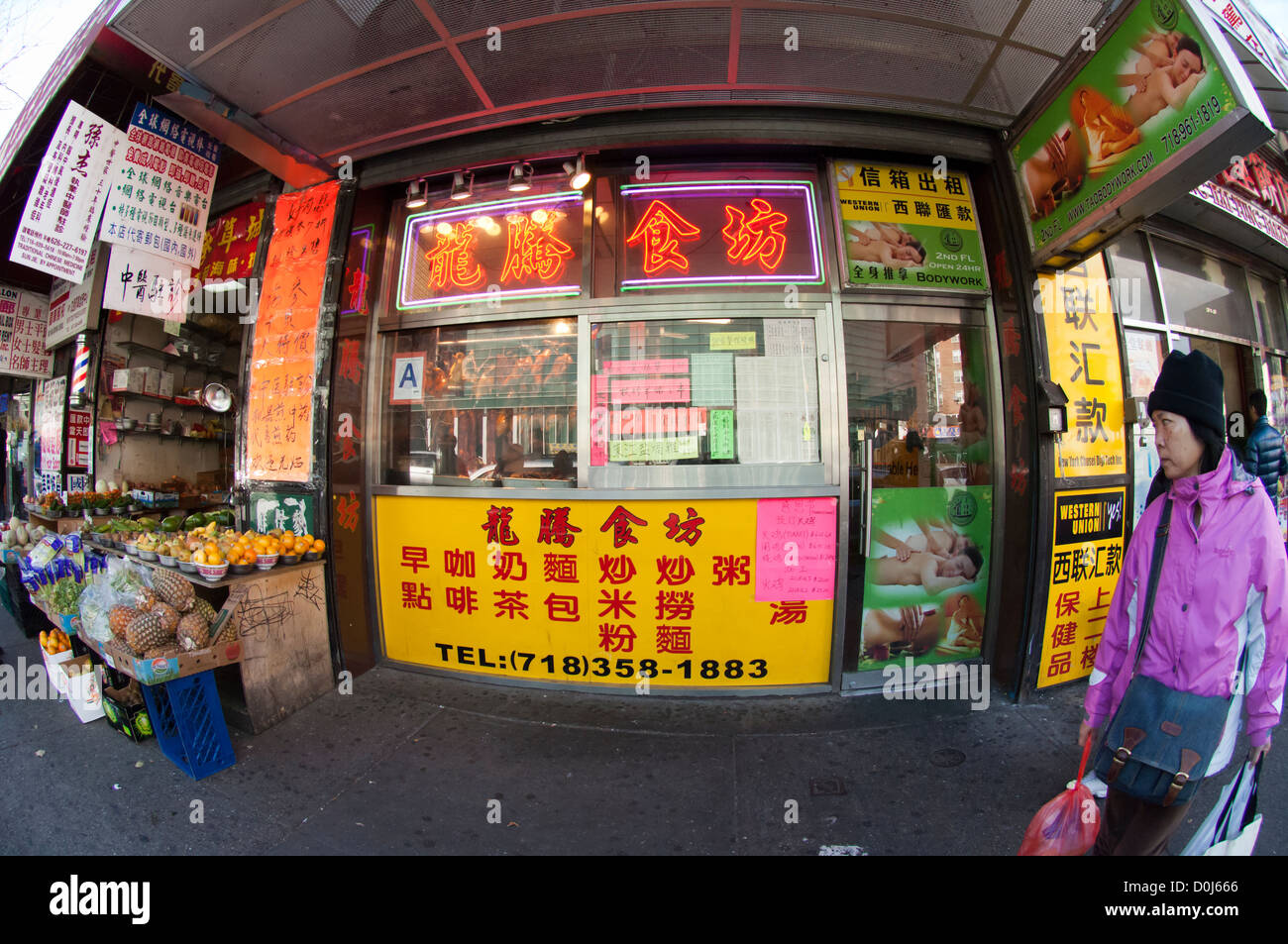 People shopping in the Chinese neighborhood of Flushing, Queens in New York Stock Photo