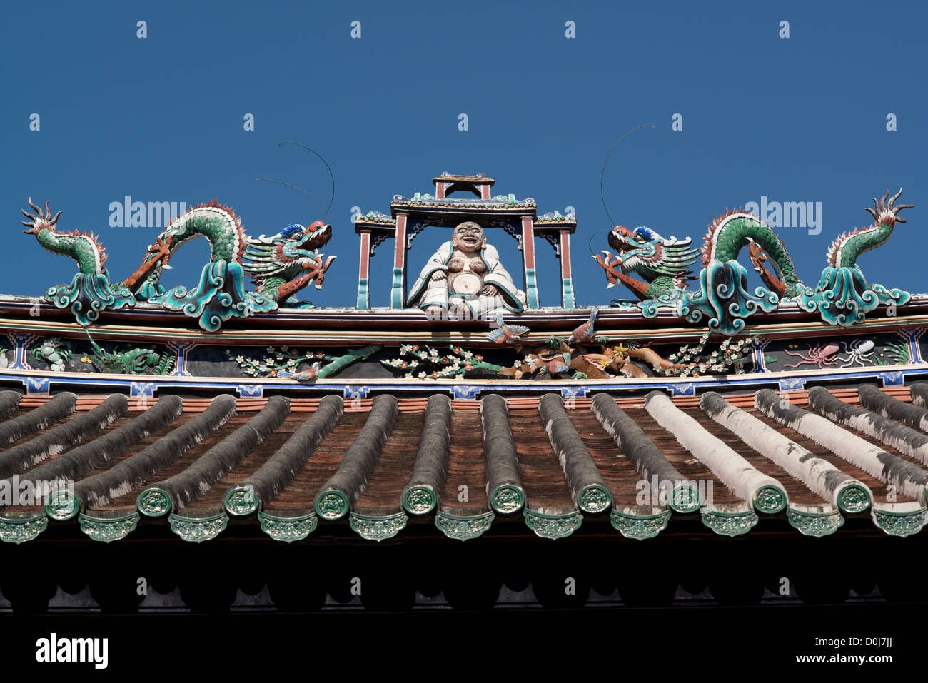 A roof detail of the Han Jiang temple in Georgetown, Penang, Malaysia, showing exquisite porcelain Jian nian craftwork Stock Photo