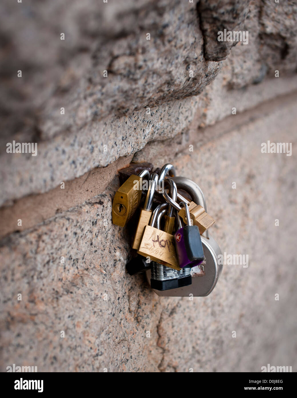 Lovers' locks, Brooklyn Bridge, New York Stock Photo Alamy