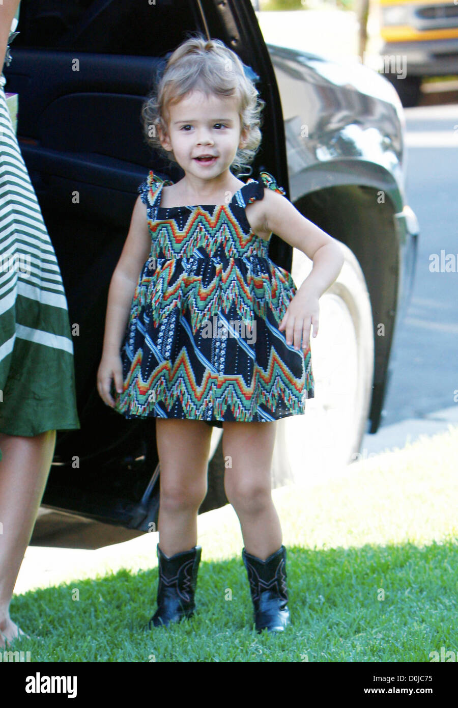 Jessica Alba takes her daughter Honor Marie Warren to a birthday party