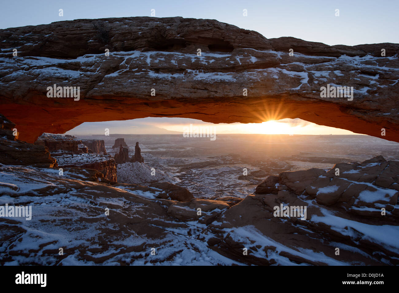 Sunrise north window arch hi-res stock photography and images - Alamy