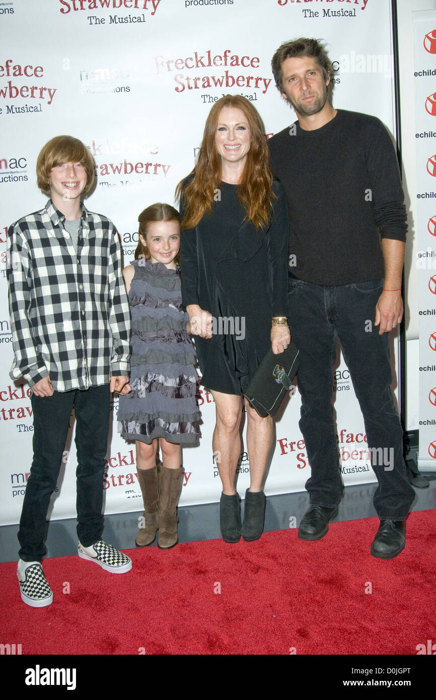 Caleb Freundlich, Liv Helen Freundlich, Julianne Moore and Bart Freundlich  Freckleface Strawberry The Musical opening night Stock Photo - Alamy