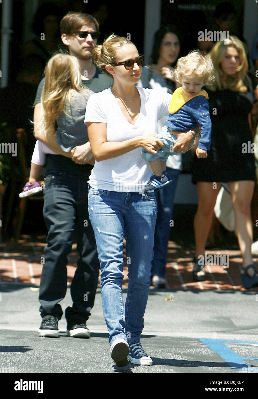 Jennifer Meyer with her son Otis Tobias Maguire, returning to their car after shopping at Fred Segal in West Hollywood Los Stock Photo