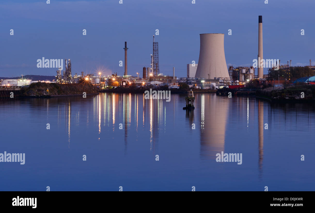 Stanlow Oil Refinery Ellesmere Port Cheshire Stock Photo