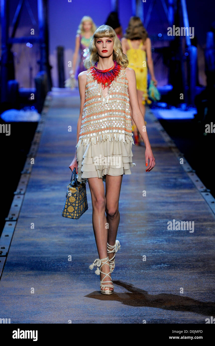 Model Paris Fashion Week Ready to Wear Spring/Summer Christian