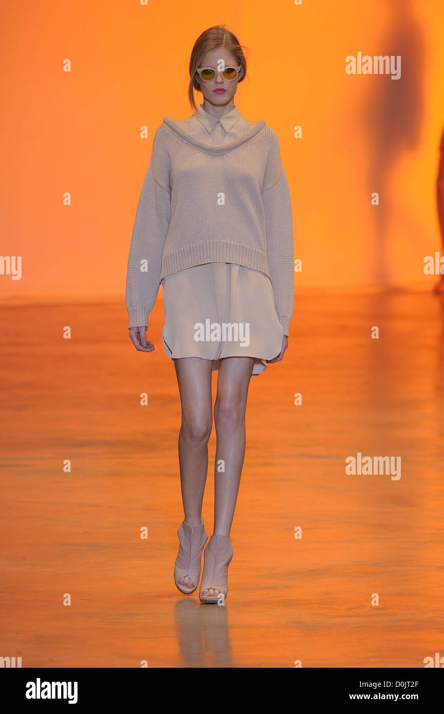 Model Paris Fashion Week Ready to Wear Spring/Summer 2011 Cacharel