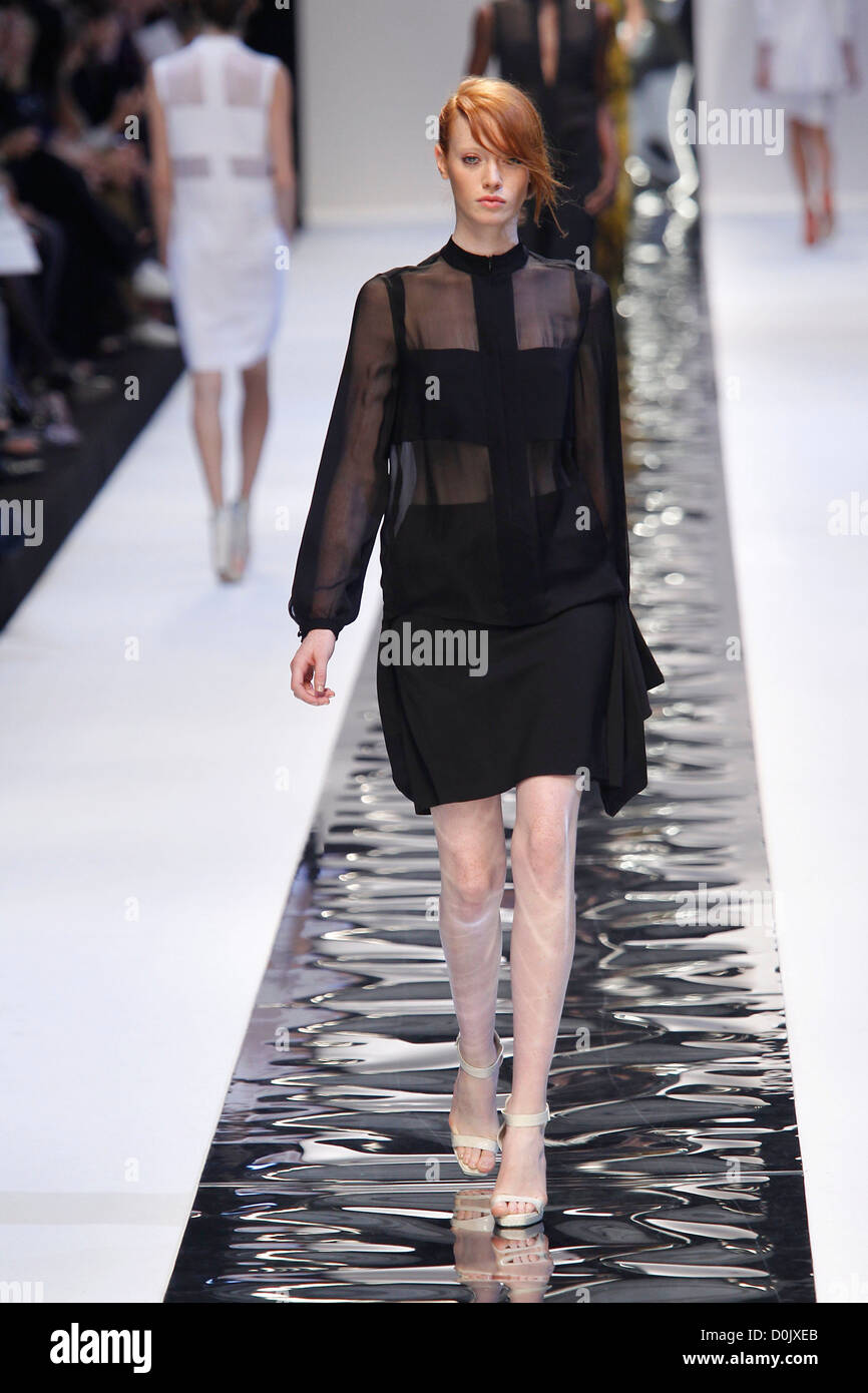 Model Paris Fashion Week Ready to Wear Spring/Summer - 'Guy Laroche ...