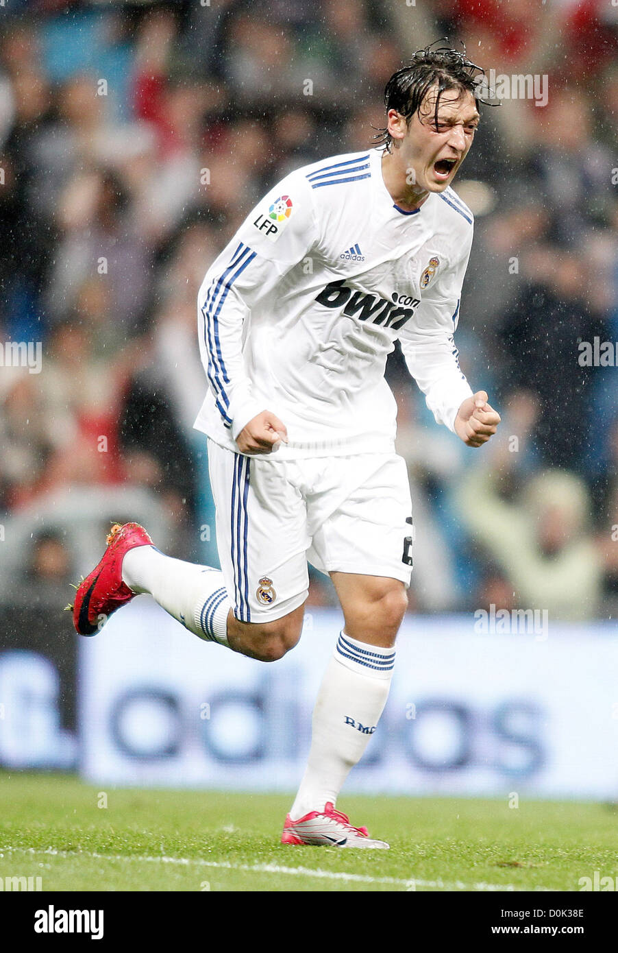 Real Madrid's Mesut Ozil celebrates La Liga - Real Madrid v Deportivo de La  Coruna Madrid, Spain - 03.10.10 Stock Photo - Alamy