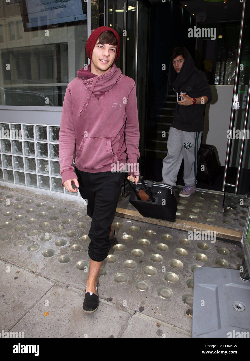 Louis Tomlinson Fashion on X: Louis is wearing a Vetements Double