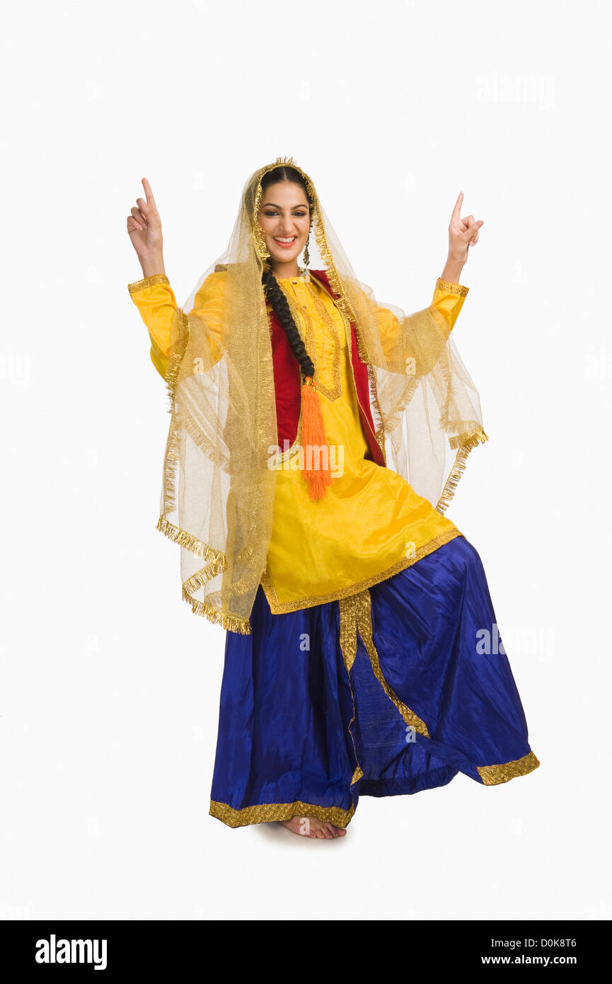 Woman in traditional yellow Punjabi dress doing bhangra Stock ...