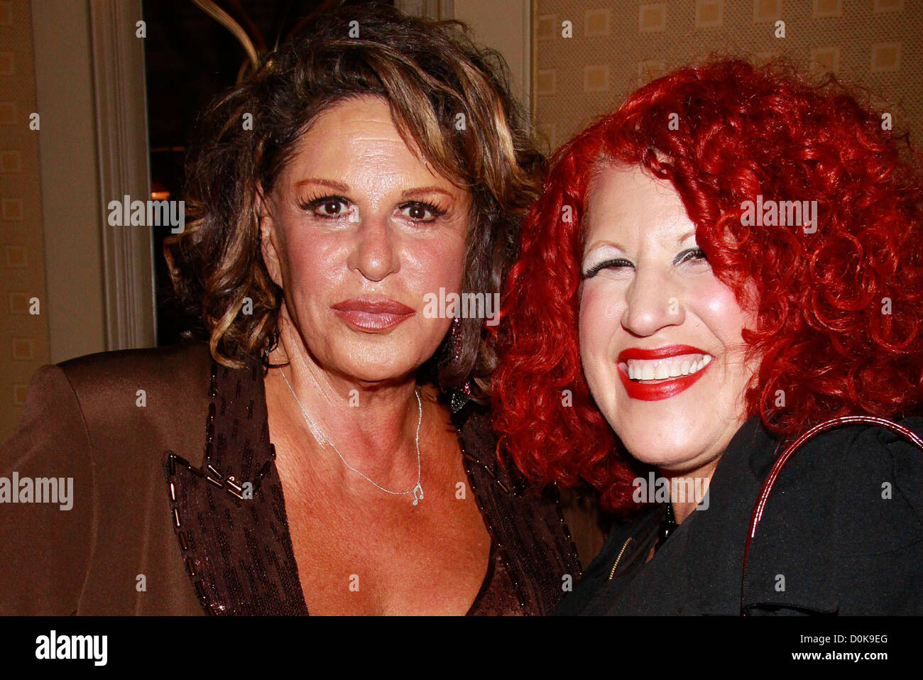 Lainie Kazan and Bette Midler Tribute Artist Donna Maxon (Beaches reunion)  Opening night reception for 'Lainie Kazan In Stock Photo - Alamy