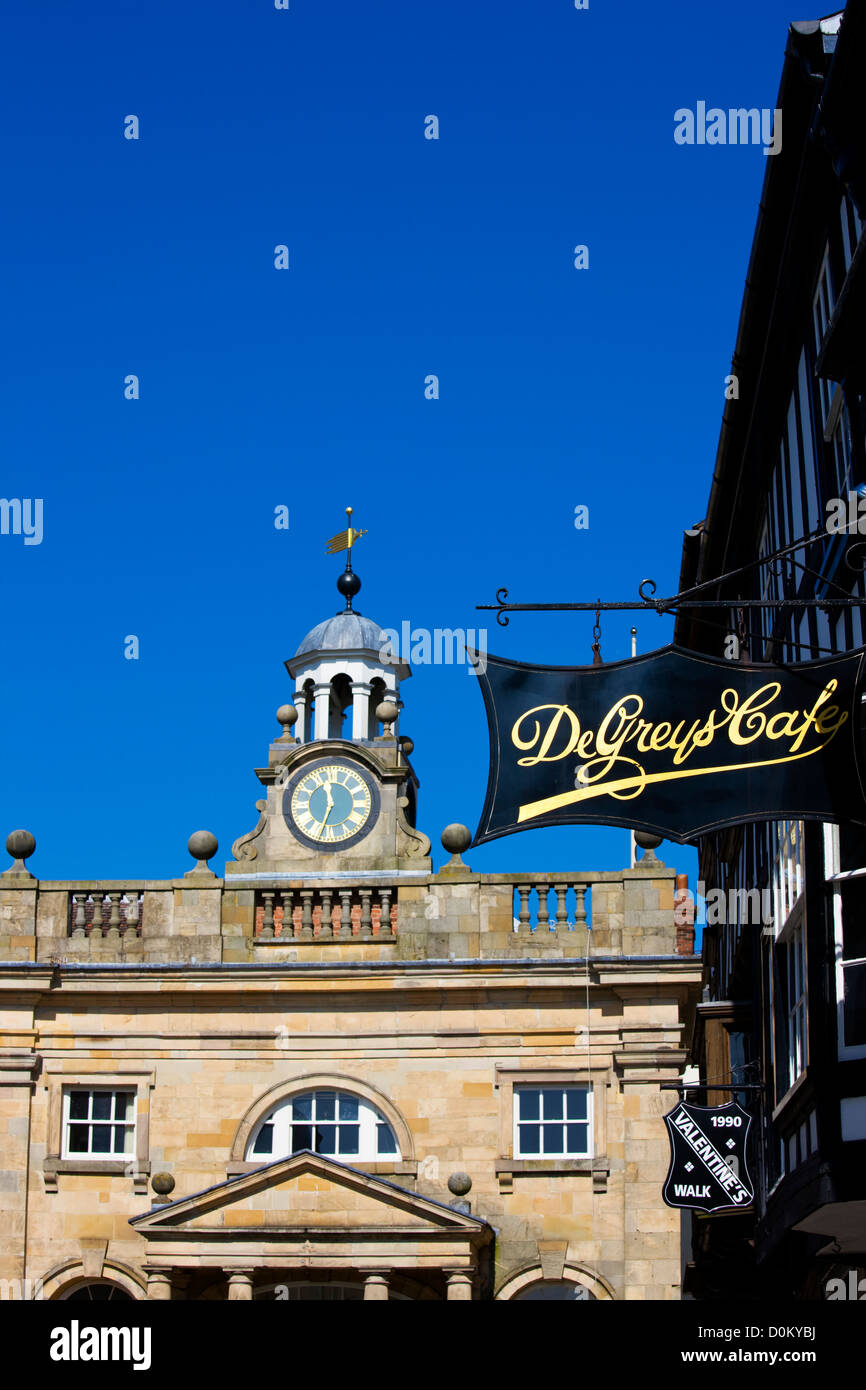 A view toward The Buttercross in Broad Street which has been described as the most beautiful street in Britain. Stock Photo